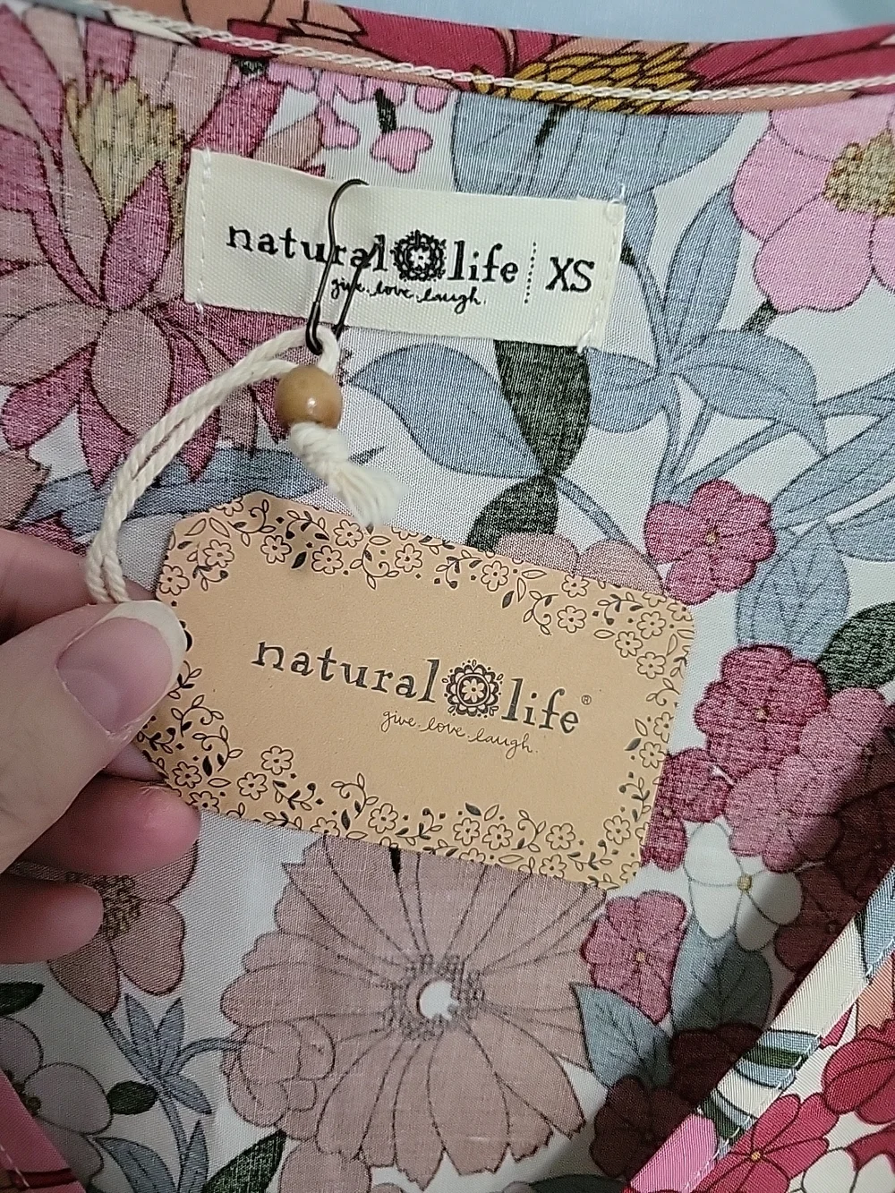 Natural Life Crop Top Nwt Floral V- in Multi Pink Sz Xs Rayon - Picture 2 of 8